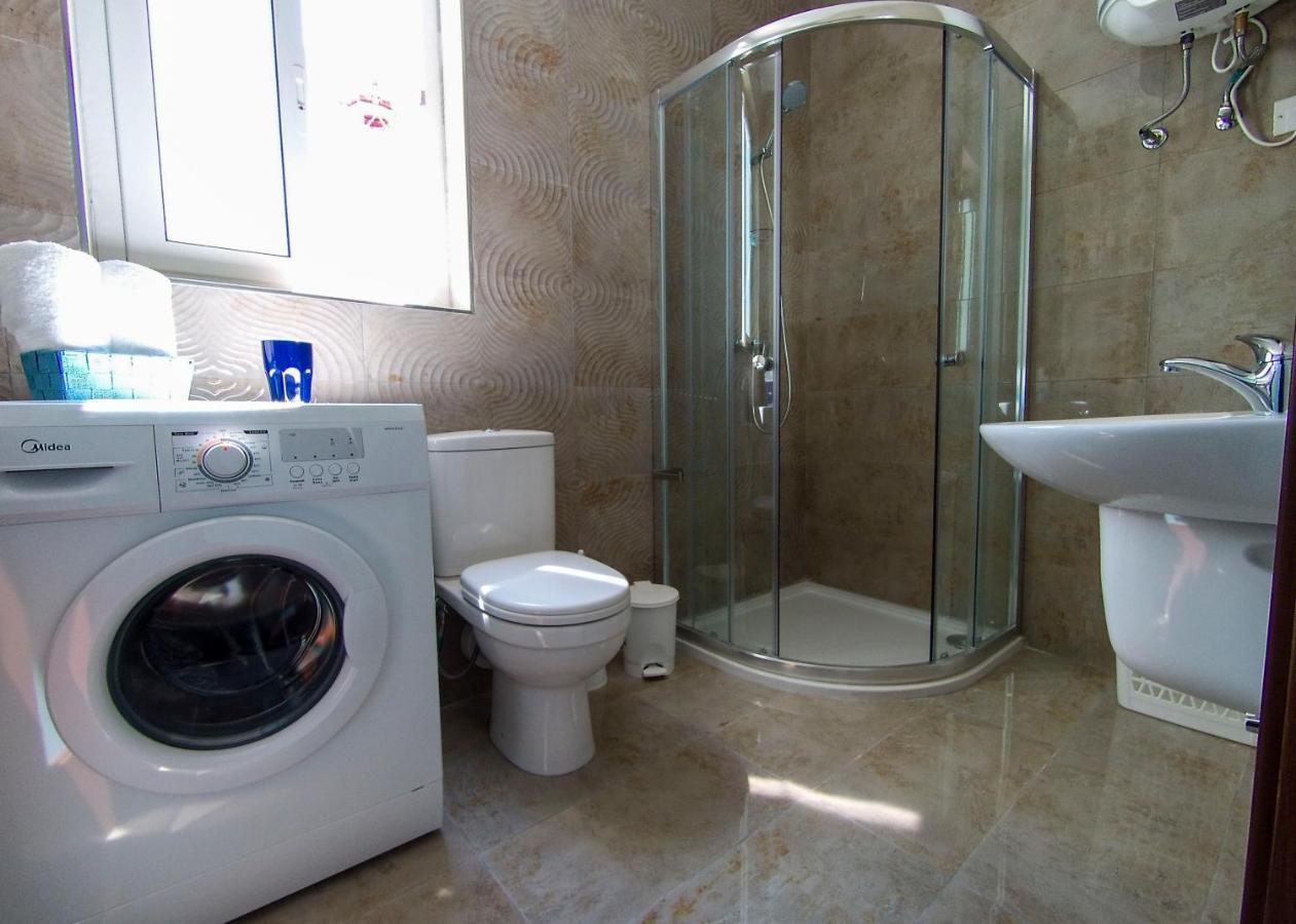 F12 Room 2, Private Room Two Single Beds Privated Bathroom In Shared Flat Msida Esterno foto
