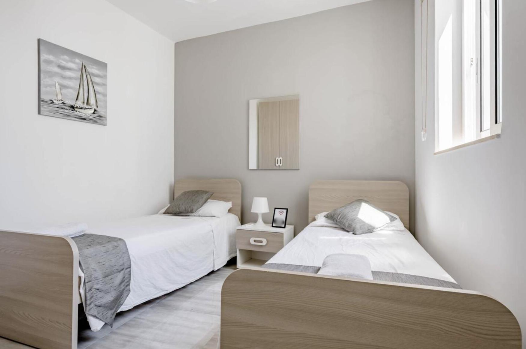 F12 Room 2, Private Room Two Single Beds Privated Bathroom In Shared Flat Msida Esterno foto