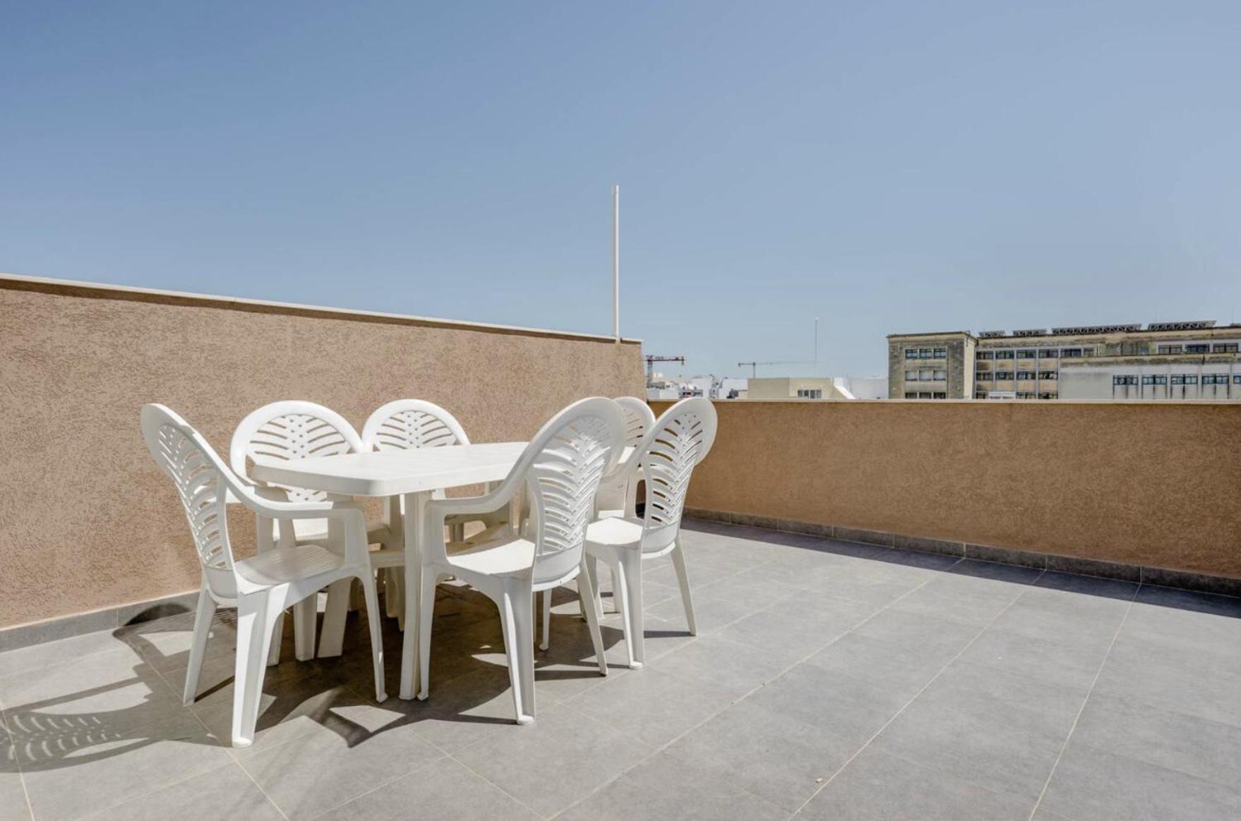 F12 Room 2, Private Room Two Single Beds Privated Bathroom In Shared Flat Msida Esterno foto